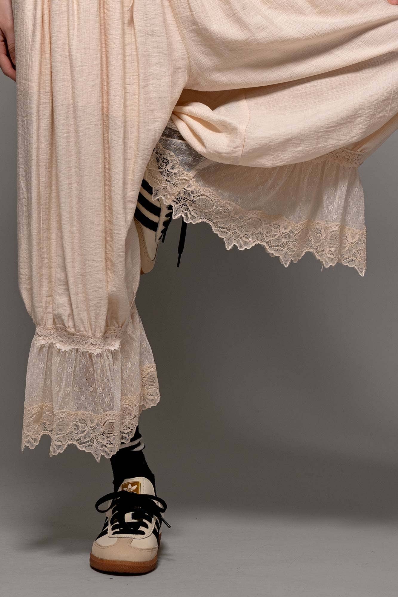 Lace-Trimmed Cropped Bloomer Pants