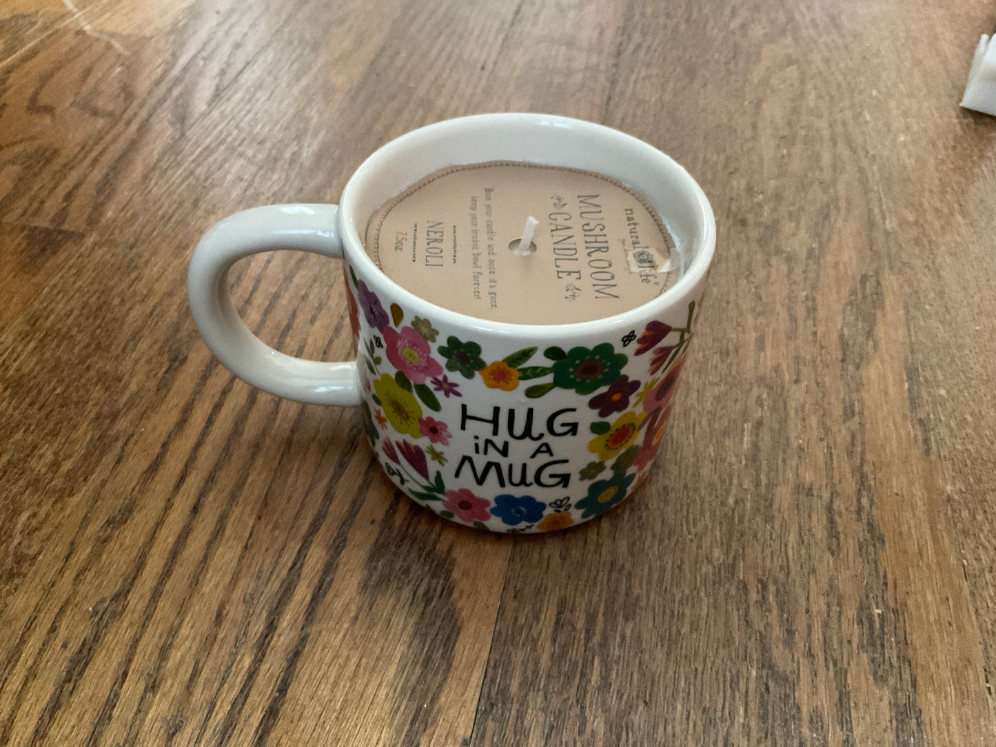 Natural life hug in and a mug candle