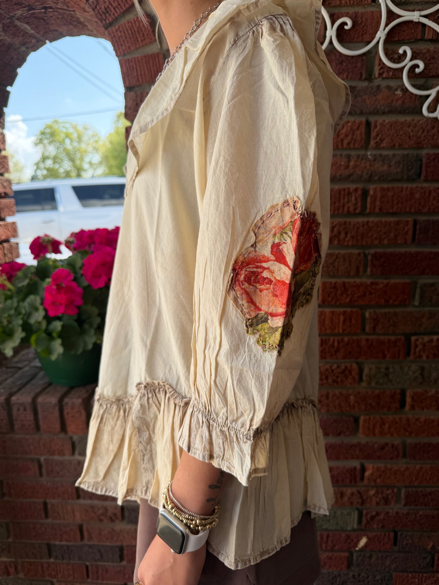 Paperlace ruffle embroidery top