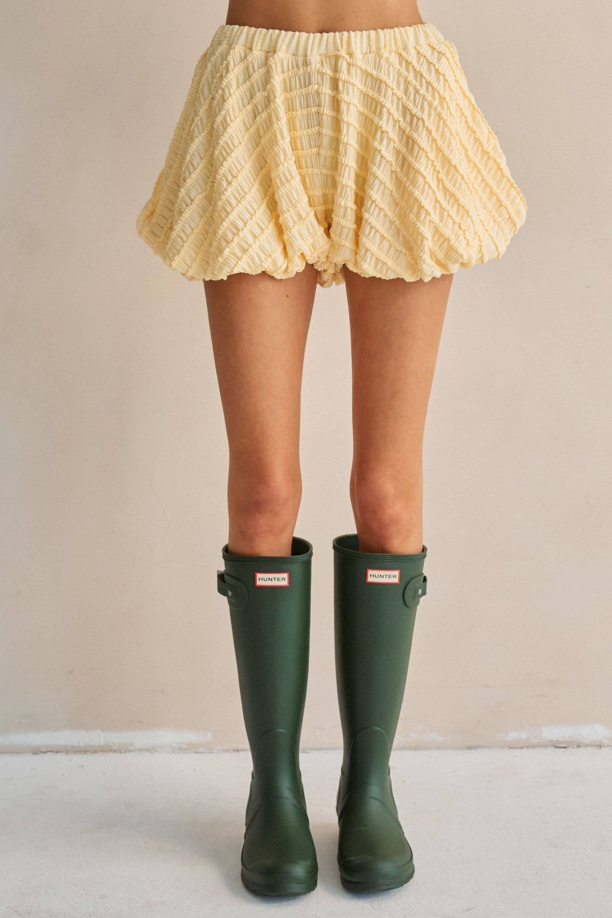 RUFFLE WRINKLE BALLOON SHORTS