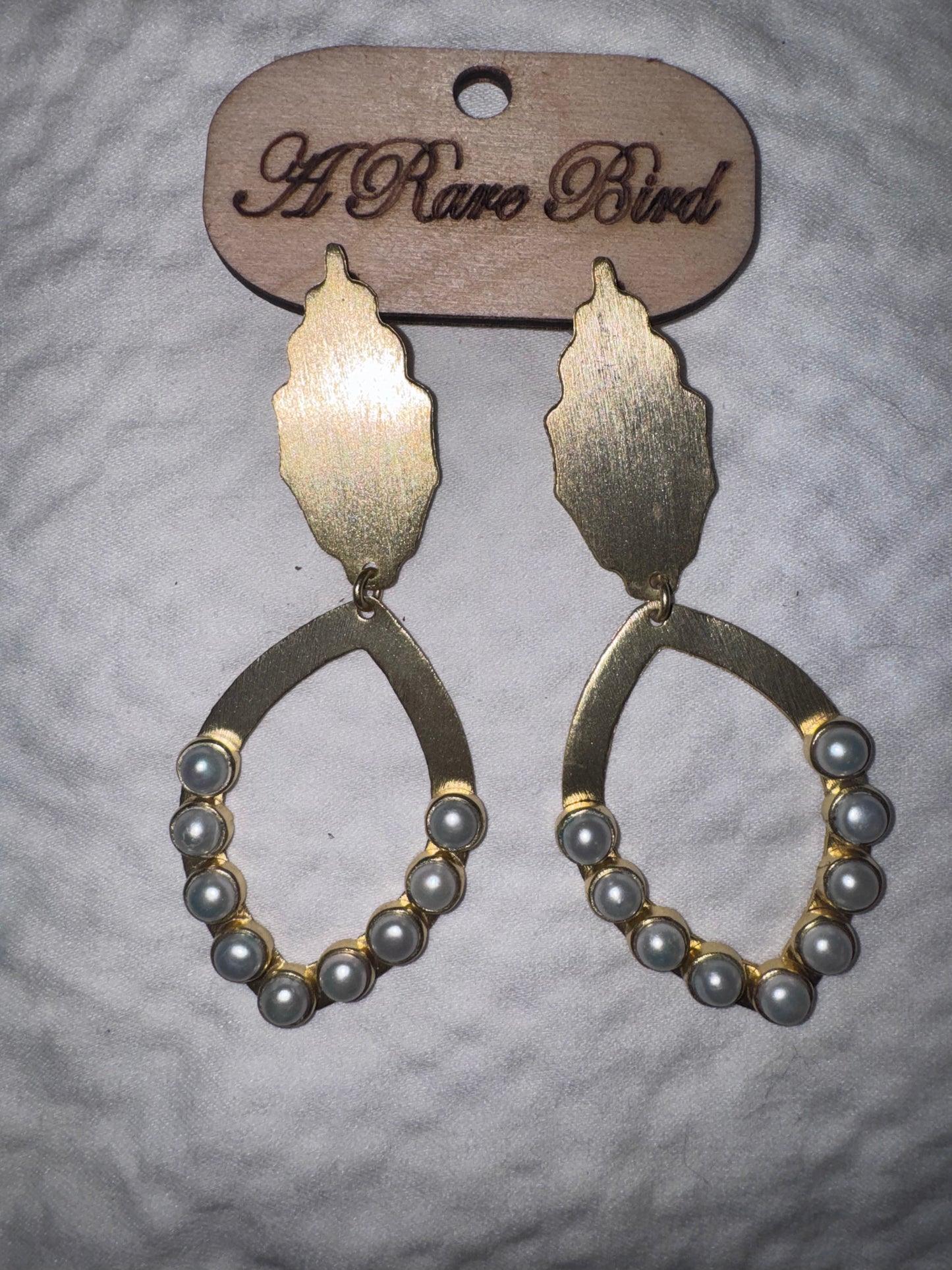 Gold tone Earrings with Pearls