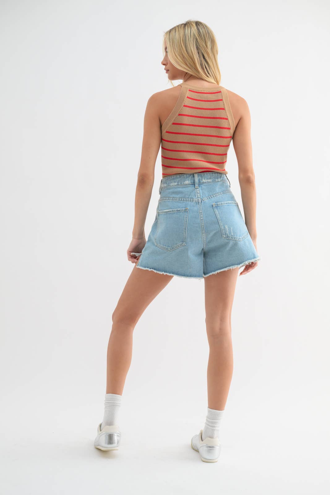 COTTON DENIM SHORTS WITH DISTRESSED DETAIL / WL23-8298