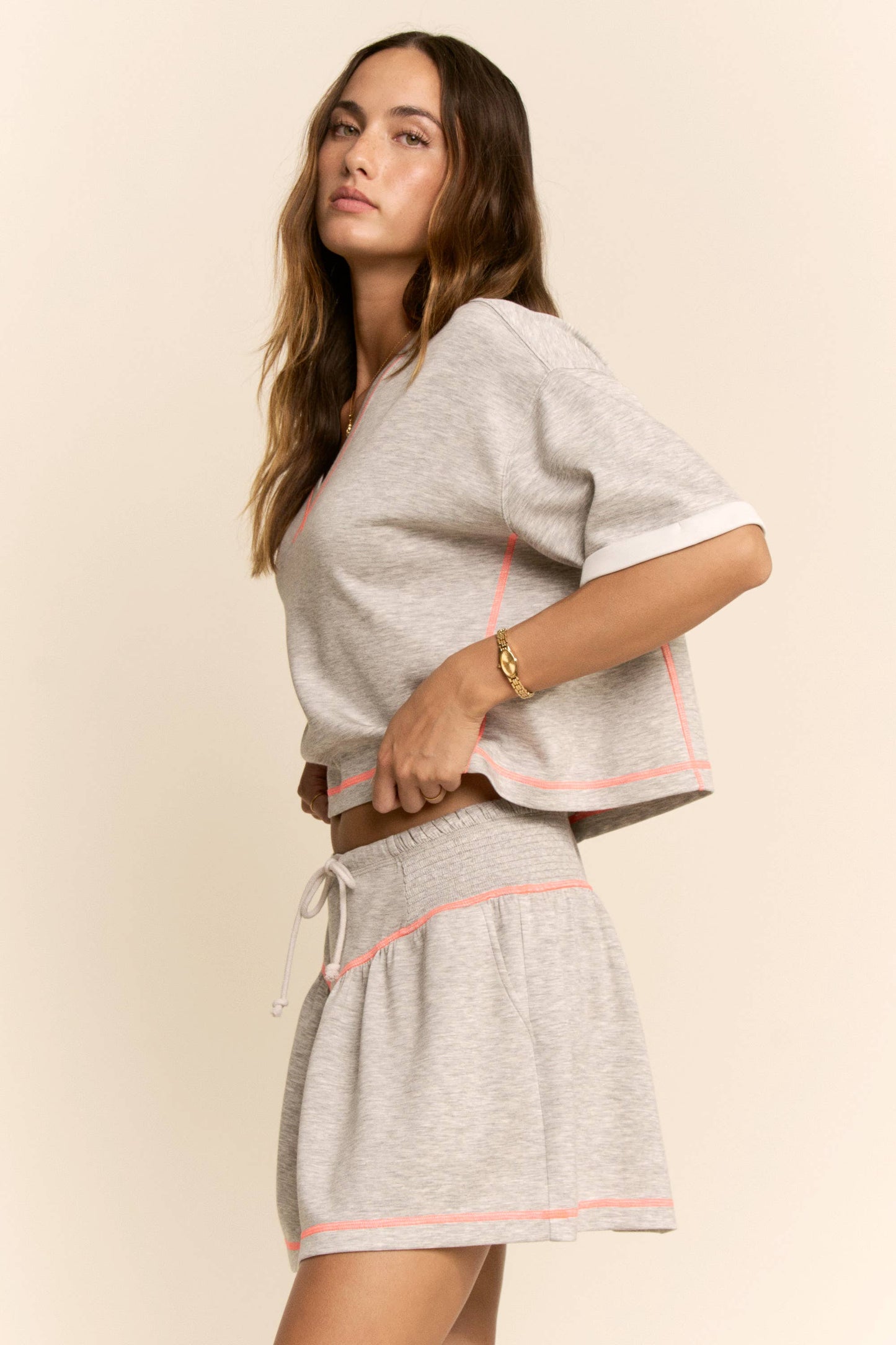 SOFT KNIT V-NECK CROP TOP  SHORTS SKORT SET