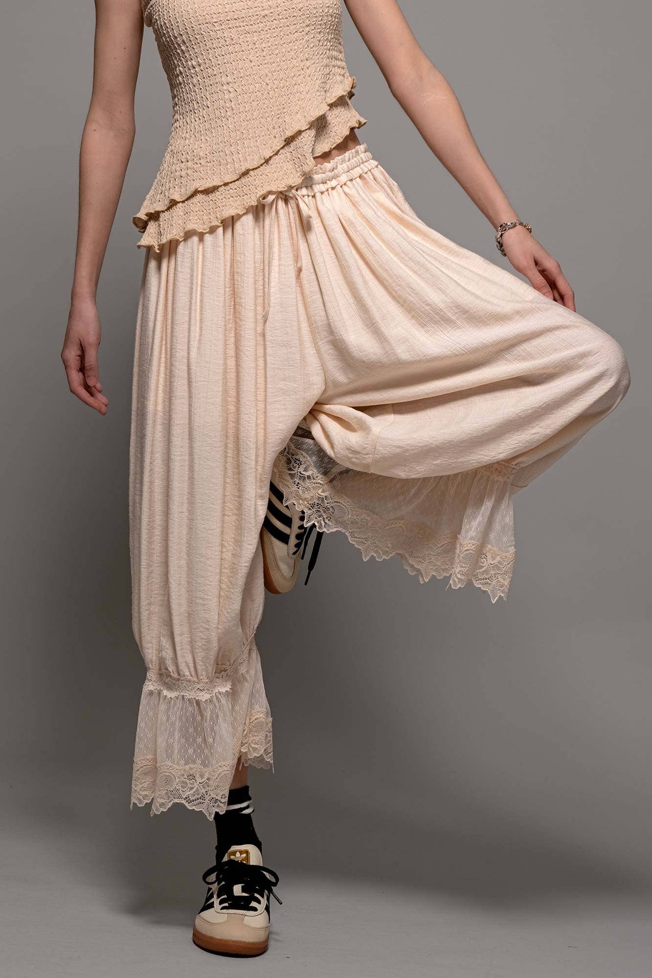 Lace-Trimmed Cropped Bloomer Pants
