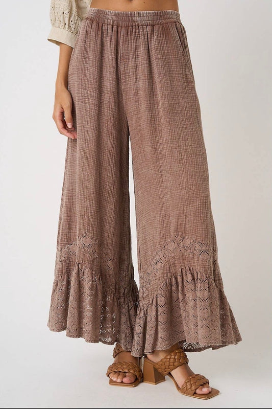 Lace ruffle coffee pants