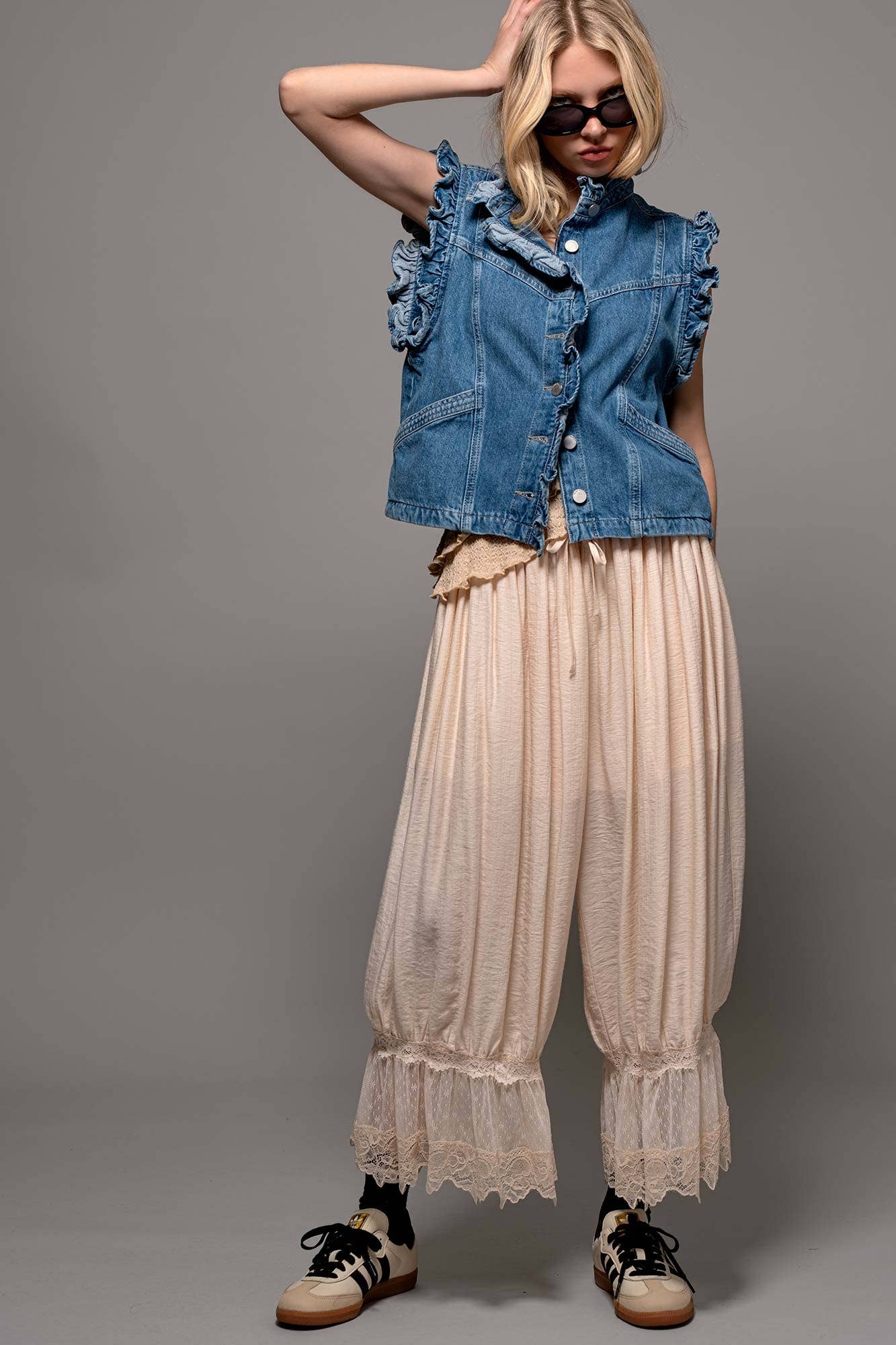 Lace-Trimmed Cropped Bloomer Pants