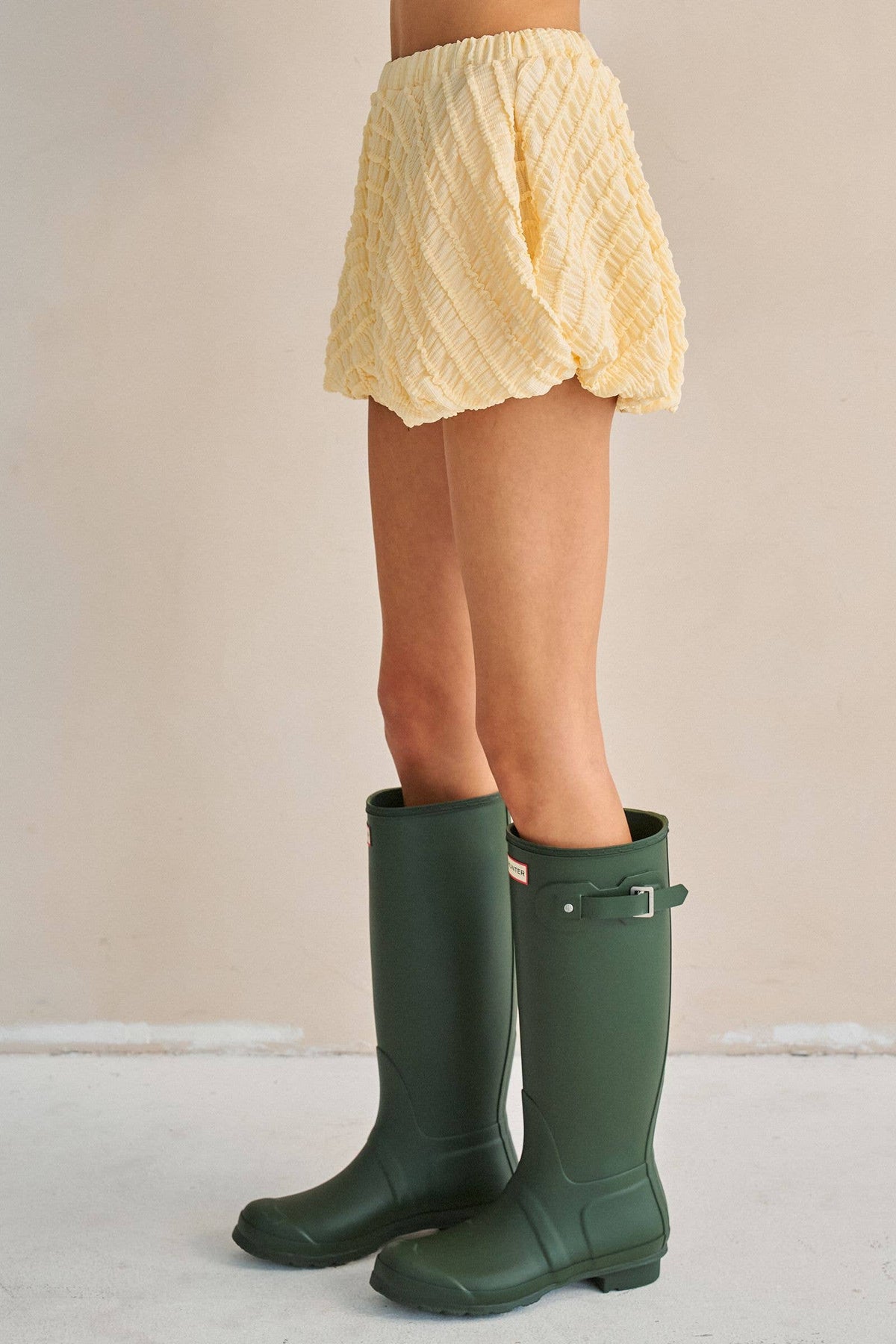 RUFFLE WRINKLE BALLOON SHORTS