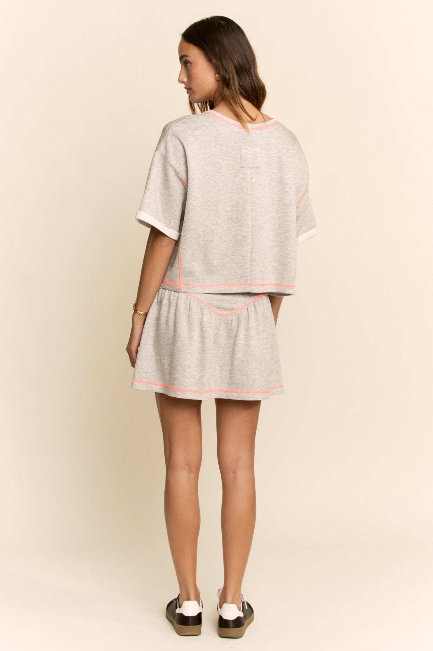 SOFT KNIT V-NECK CROP TOP  SHORTS SKORT SET