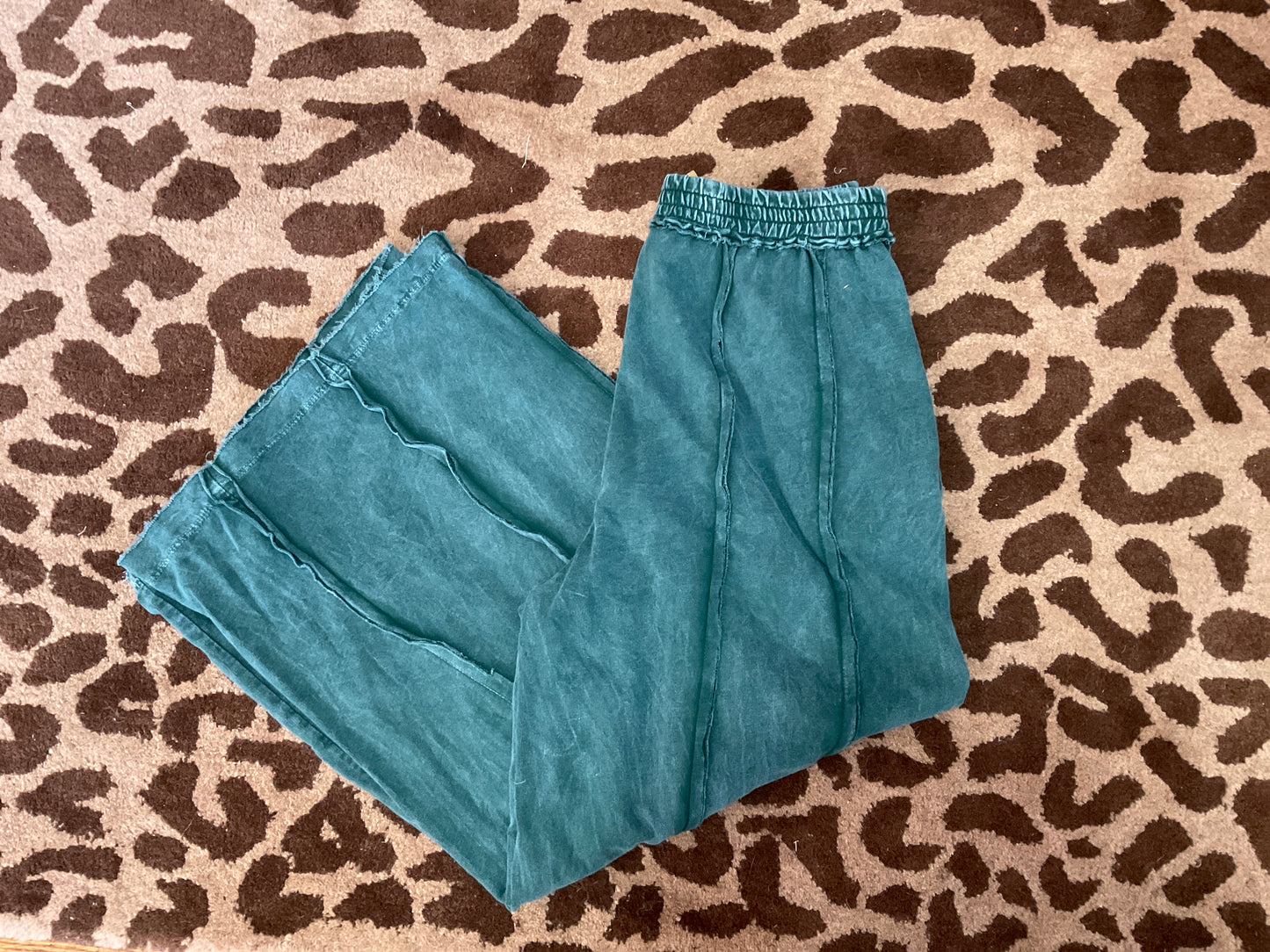 Mineral wash raw out scene wide leg pants midnight green ￼
