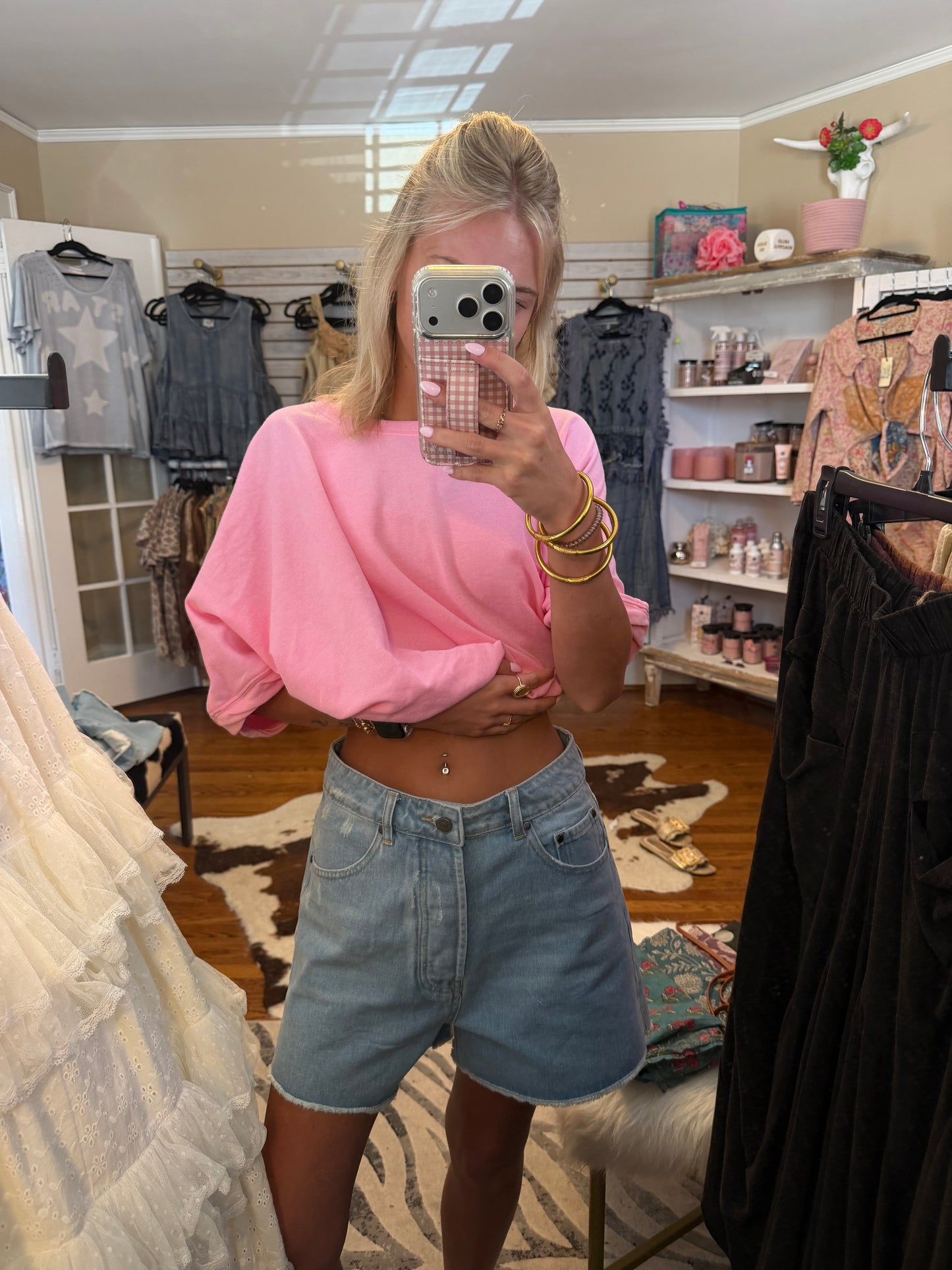 COTTON DENIM SHORTS WITH DISTRESSED DETAIL / WL23-8298